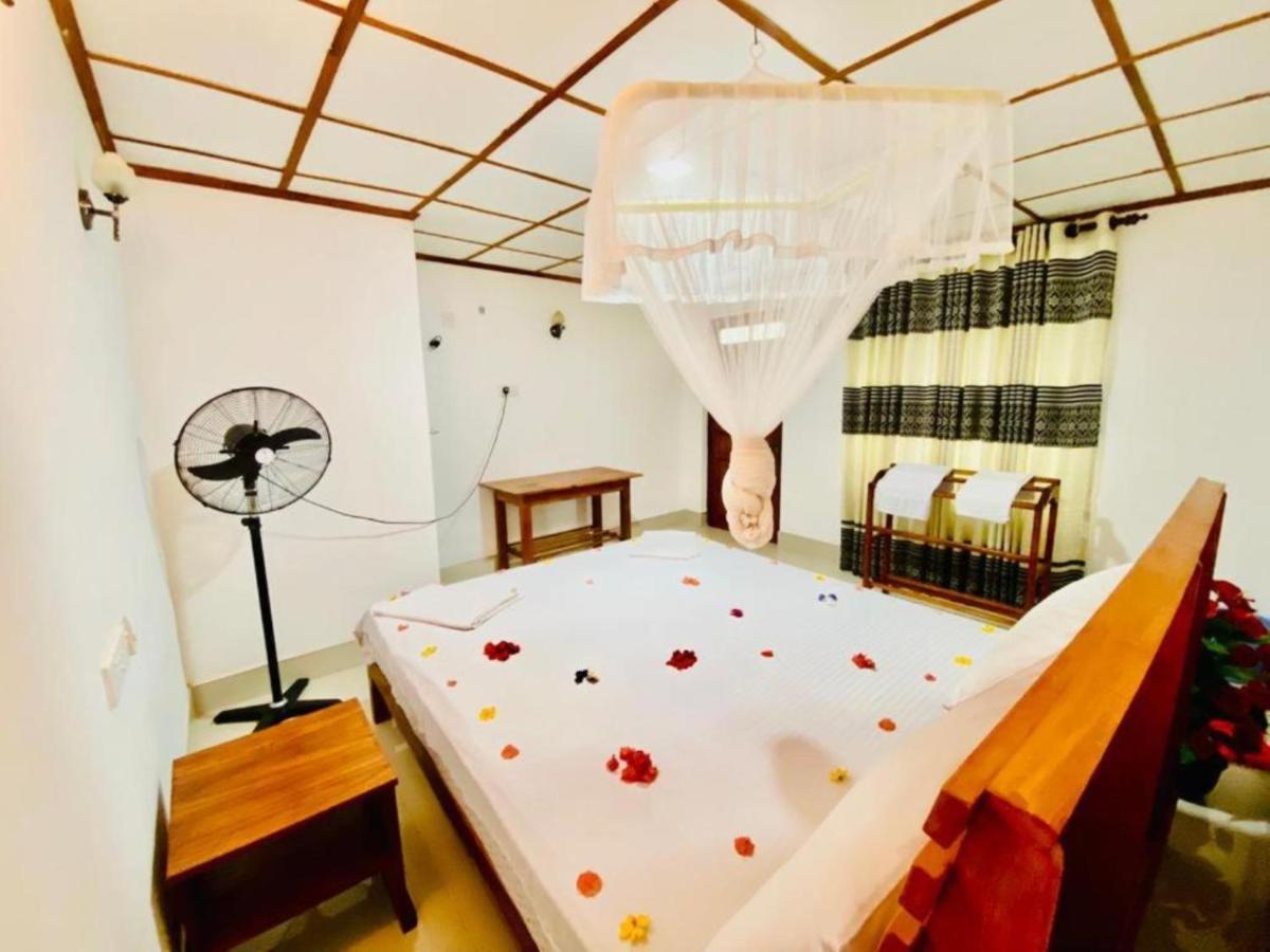 Rock Lake Home Stay Sigiriya Bagian luar foto